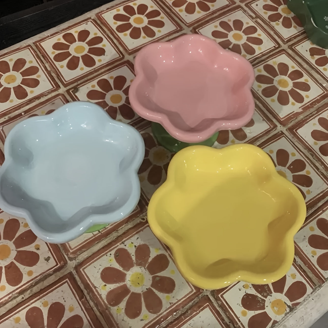 Raised Flower Ceramic Cat Bowls – Set of 2